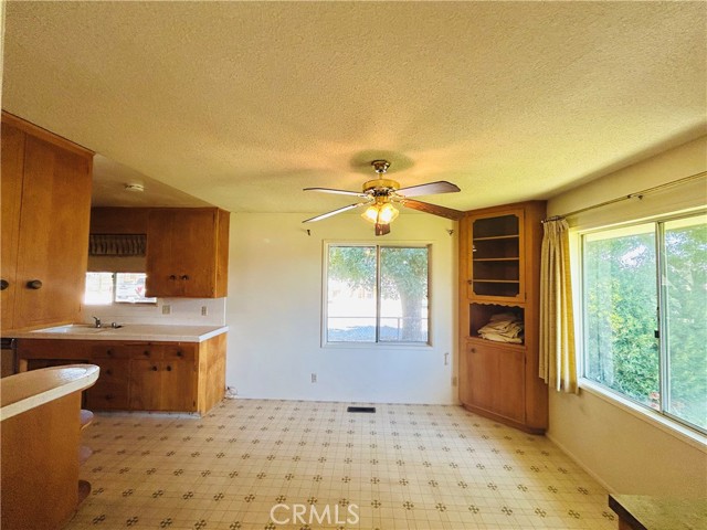 2750 W Devonshire Avenue, Hemet CA: https://media.crmls.org/medias/5c6152f5-2522-4a19-a0d2-881d6a886e16.jpg