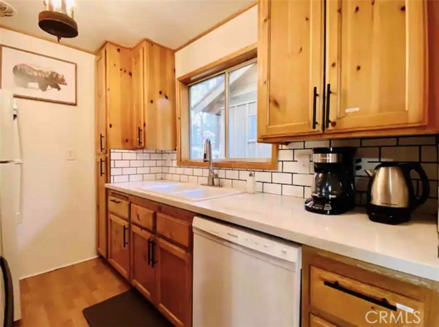 Detail Gallery Image 14 of 22 For 1008 E Country Club Bld, Big Bear City,  CA 92314 - 2 Beds | 2 Baths