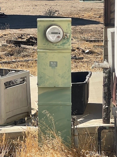 1925 62nd St W., Rosamond CA: https://media.crmls.org/medias/5c618699-9b86-4627-9895-a09a68c63baf.jpg