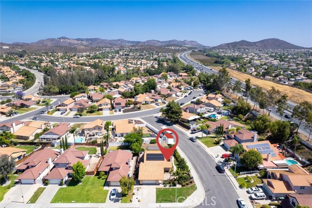 24822 Fire Falls Drive, Murrieta CA: https://media.crmls.org/medias/5c61ba53-276f-453e-8728-8a8fb0c86684.jpg