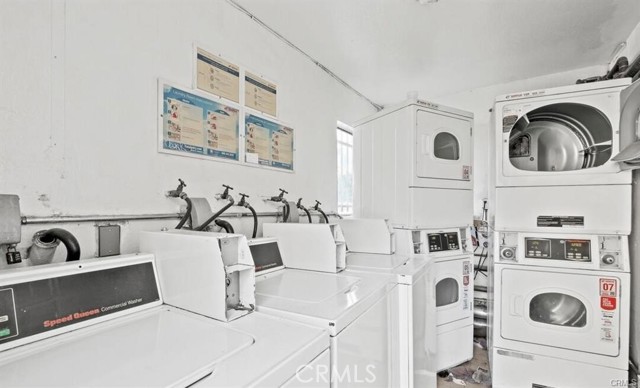 Detail Gallery Image 7 of 7 For 9054 Willis, Panorama City,  CA 91402 - 3 Beds | 2 Baths