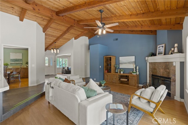 615 Crimson Court, Chico CA: https://media.crmls.org/medias/5c638fa2-8bd1-4768-880d-22e21a4ad5c0.jpg