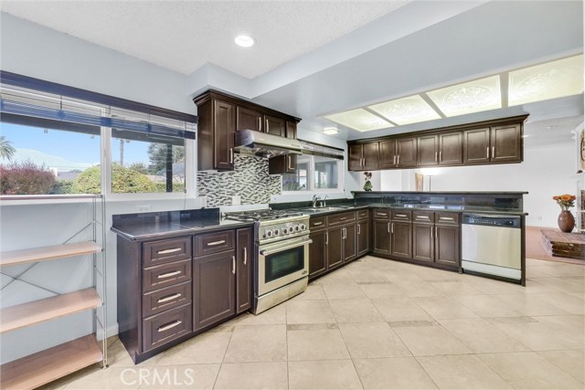 61 W Birchcroft Street, Arcadia CA: https://media.crmls.org/medias/5c64c272-17f7-49e5-8159-37fc9ab2d238.jpg