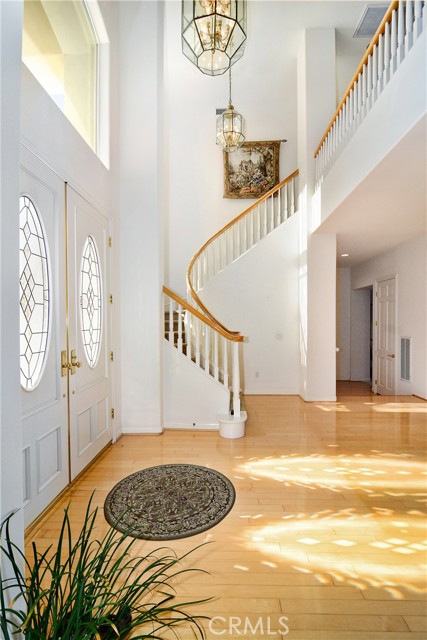 25339 Prado De Los Arboles, Calabasas CA: https://media.crmls.org/medias/5c64f891-74c0-41b8-ae84-67f4b5a21820.jpg