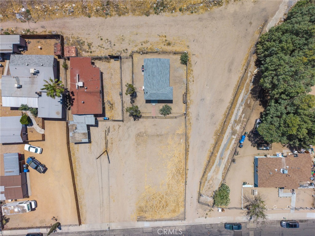 https://media.crmls.org/medias/5c65114c-24c3-4f1e-9fcc-b524849c6204.jpg?preset=X-Large