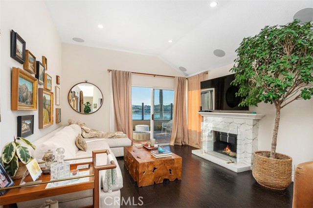 Detail Gallery Image 10 of 46 For 24 Cormorant, Newport Beach,  CA 92660 - 2 Beds | 2 Baths