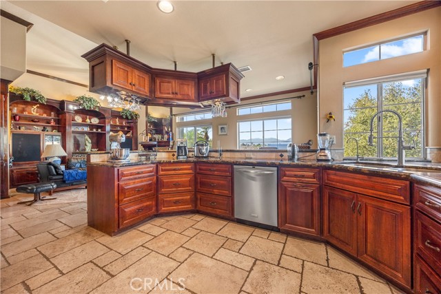 16015 Ranch House Rd, Chino Hills CA: https://media.crmls.org/medias/5c65a7fc-1eab-4036-ae5b-6f8ced31a596.jpg