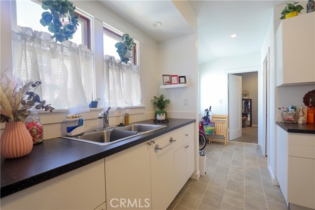 926 Newport Avenue, Long Beach CA: https://media.crmls.org/medias/5c65bda3-d1d9-408d-a067-46e831dde466.jpg