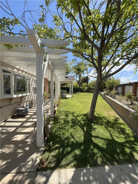 26106 Veva Way, Calabasas CA: https://media.crmls.org/medias/5c660794-fb3d-44ee-a610-7493a81f7c5e.jpg