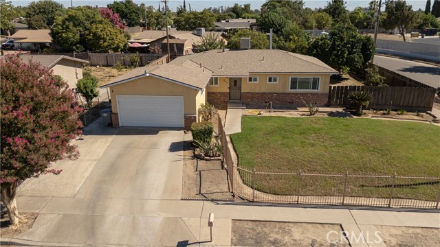 543 E Hopkins Avenue, Fresno CA: https://media.crmls.org/medias/5c66ba81-e3d5-47ca-baa5-a6b696e8b49b.jpg