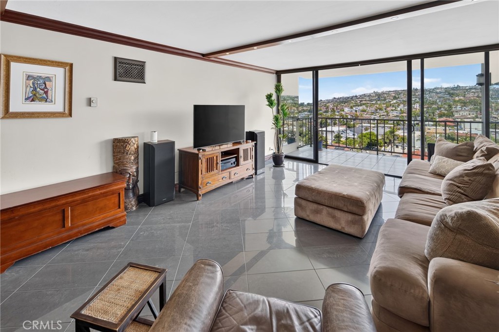 4944 Cass Street - photo 10