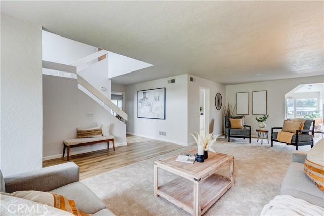 42768 Santa Suzanne Place, Temecula CA: https://media.crmls.org/medias/5c67f213-36e1-4ae6-8e91-30ffd048dc2d.jpg