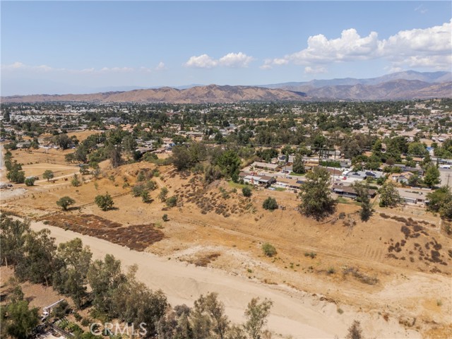 35525 Wildwood Canyon Rd, Yucaipa CA: https://media.crmls.org/medias/5c681663-e586-4c6d-ae7a-346e2468a138.jpg