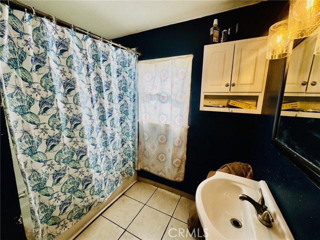 Detail Gallery Image 10 of 12 For 1807 Shamrock, Bakersfield,  CA 93304 - 3 Beds | 1 Baths