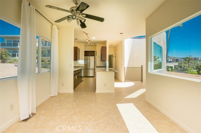 1076 Miramar Street, Laguna Beach CA: https://media.crmls.org/medias/5c68fa51-a8c9-48bc-bf1b-49618f9eed6e.jpg