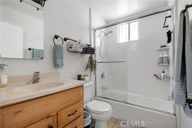 Upper Unit Bathroom