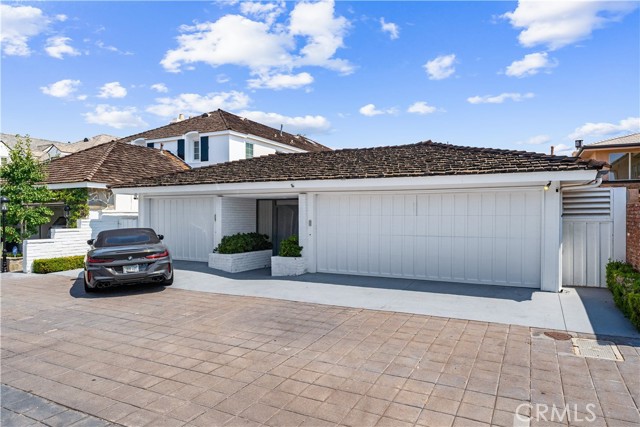 Detail Gallery Image 3 of 36 For 11 Harbor Is, Newport Beach,  CA 92660 - 3 Beds | 2 Baths