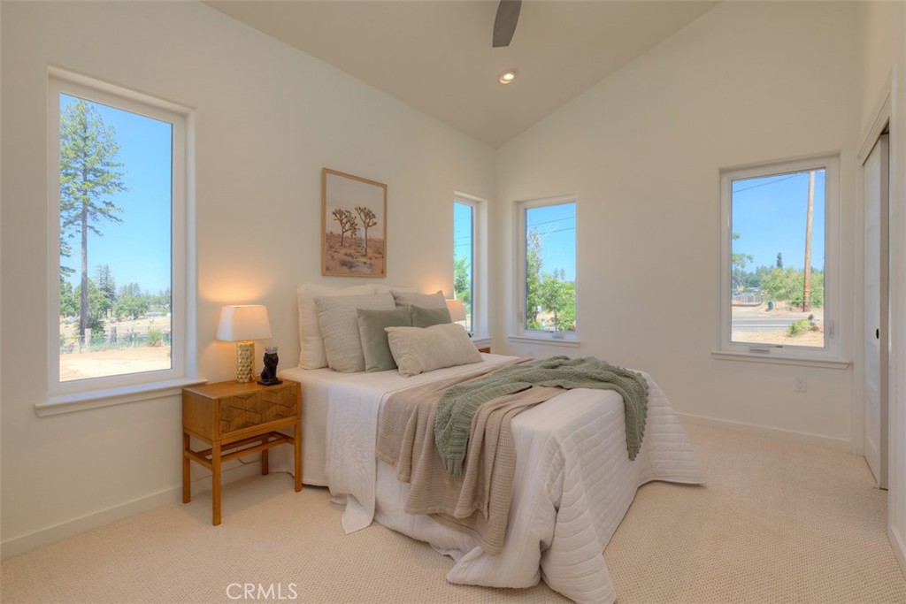 https://media.crmls.org/medias/5c69b056-b8d1-4b40-a669-88c4666ed533.jpg?preset=X-Large