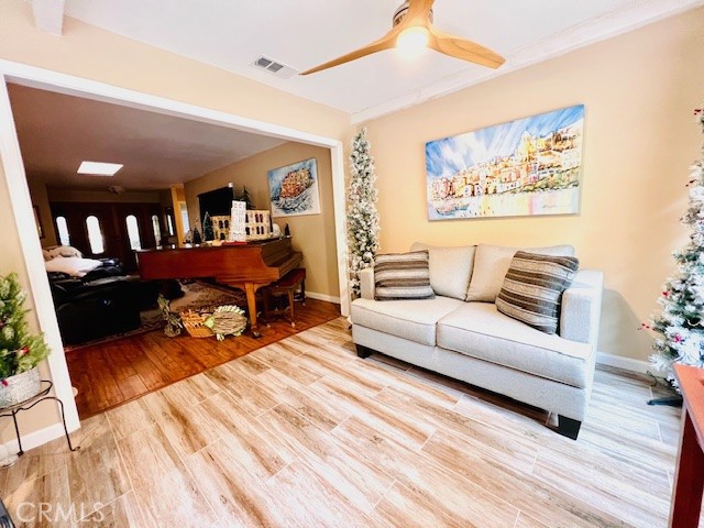 MLS #OC25086792 img 5