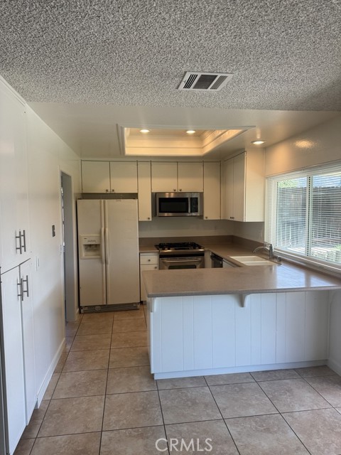 Detail Gallery Image 2 of 12 For 270 W Campus View Dr, Riverside,  CA 92507 - 4 Beds | 2 Baths