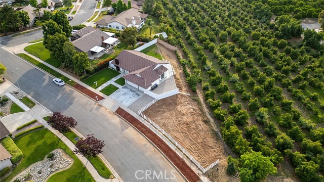 1563 Gary Lane, Redlands CA: https://media.crmls.org/medias/5c6b1d7f-7356-440c-bc85-d1be6d29afc2.jpg