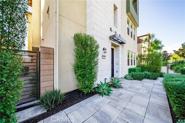 Detail Gallery Image 3 of 49 For 590 Catalonia, Lake Forest,  CA 92630 - 4 Beds | 4 Baths