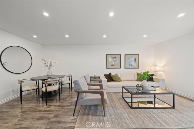 Detail Gallery Image 8 of 45 For 5017 Cartwright #3,  North Hollywood,  CA 91601 - 4 Beds | 2/1 Baths