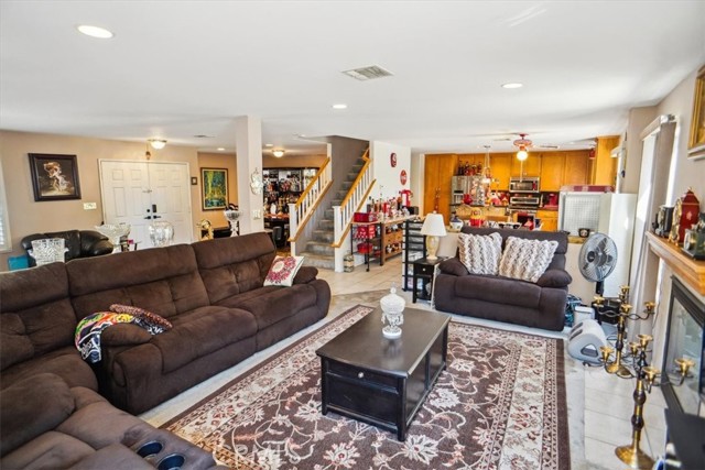 29720 Creekbed Road, Castaic CA: https://media.crmls.org/medias/5c6bf24f-9d4d-4b5f-a890-15879c3ceafb.jpg