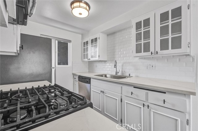 Detail Gallery Image 12 of 28 For 250 W Spazier Ave #209,  Burbank,  CA 91502 - 2 Beds | 2/1 Baths