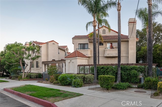 2930 Montrose Avenue, La Crescenta CA: https://media.crmls.org/medias/5c6c1f7d-4572-4033-90ae-1d2d53536e6e.jpg