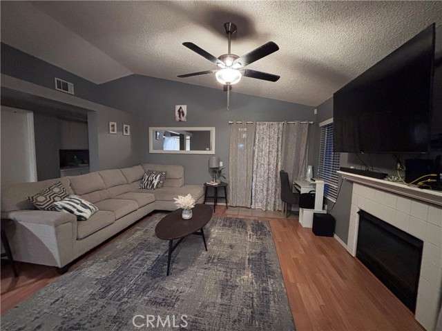 Detail Gallery Image 10 of 38 For 560 Coudures Way, Perris,  CA 92571 - 3 Beds | 2 Baths