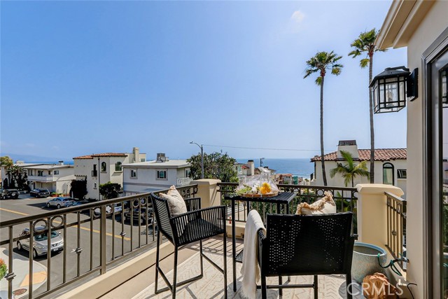 Detail Gallery Image 10 of 53 For 303 7th St a,  Manhattan Beach,  CA 90266 - 3 Beds | 3/1 Baths