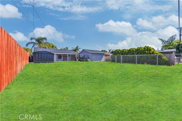 17373 Reed Street, Fontana CA: https://media.crmls.org/medias/5c6d3e26-ce3a-428d-b4ac-f0598f7e55eb.jpg