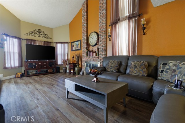 Detail Gallery Image 16 of 51 For 11396 Burl Dr, Fontana,  CA 92337 - 3 Beds | 2/1 Baths