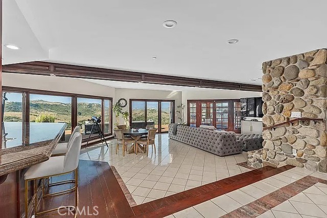 Detail Gallery Image 10 of 37 For 868 Avenida Acapulco, San Clemente,  CA 92672 - 5 Beds | 4/1 Baths