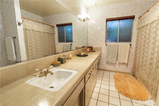 17416 Dearborn Steet, Northridge CA: https://media.crmls.org/medias/5c6e0ae2-3390-4803-a4d9-32dc96e29a52.jpg