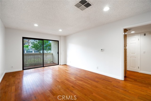 Detail Gallery Image 13 of 33 For 10149 Commerce Ave #8,  Tujunga,  CA 91042 - 2 Beds | 2 Baths