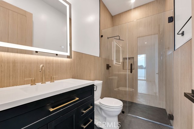 Detail Gallery Image 24 of 30 For 16510 San Fernando Mission Blvd, Granada Hills,  CA 91344 - 4 Beds | 4 Baths