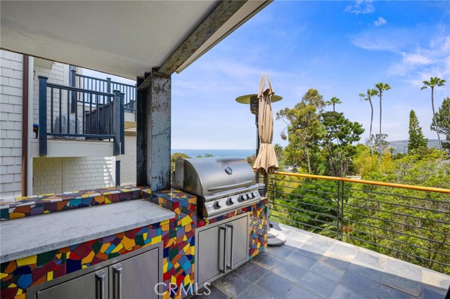 686 Diamond Street, Laguna Beach CA: https://media.crmls.org/medias/5c6ef92a-b103-4f74-b251-7750899a0aa9.jpg