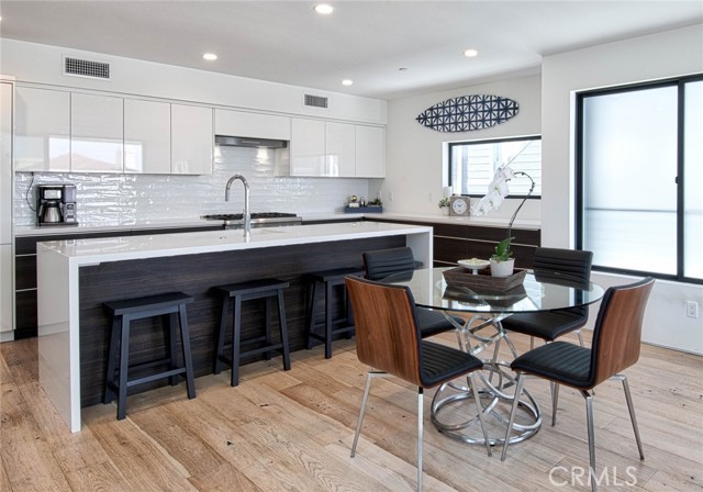 Detail Gallery Image 5 of 17 For 1045 W Balboa Blvd, Newport Beach,  CA 92661 - 3 Beds | 2/1 Baths