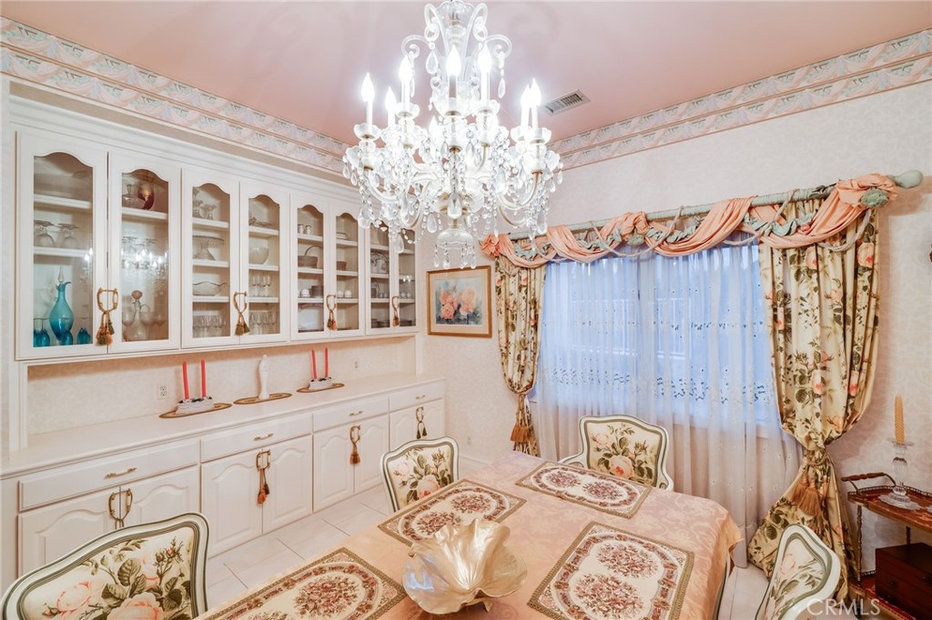https://media.crmls.org/medias/5c6f2c2a-2365-44fe-831c-c18cc7fd3b09.jpg?preset=X-Large