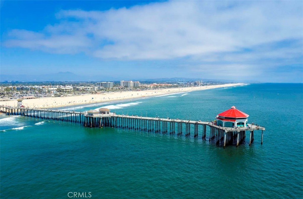 https://media.crmls.org/medias/5c6fd7bc-3a9d-4488-bd3a-73c6fec7b01a.jpg?preset=X-Large