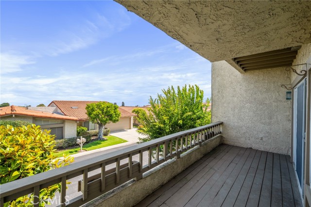 54 Hilltop Circle, Rancho Palos Verdes CA: https://media.crmls.org/medias/5c6fed11-bad3-49f9-8d7c-b457c507e273.jpg