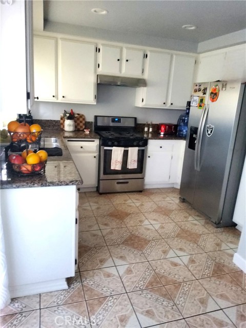 Detail Gallery Image 7 of 17 For 13540 Hubbard St #10,  Sylmar,  CA 91342 - 2 Beds | 2 Baths