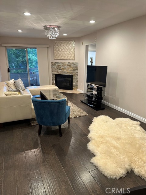 10960 ASHTON WAY, Los Angeles CA: https://media.crmls.org/medias/5c705ddd-acfa-4b6d-bcf5-13c7d5e8fc7e.jpg