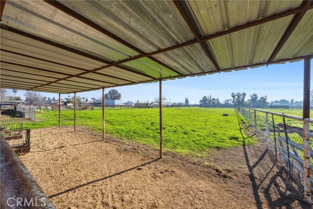 7519 Man O War Street, Bakersfield CA: https://media.crmls.org/medias/5c70abf9-0349-4fdf-9dae-7f568d6f59bf.jpg