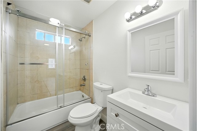 5166 McCallum Avenue, South Gate CA: https://media.crmls.org/medias/5c70e20d-7e0d-4fff-9106-cbd6430d9238.jpg