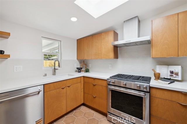Detail Gallery Image 9 of 33 For 21 La Cadena St, Santa Barbara,  CA 93103 - 3 Beds | 2/1 Baths