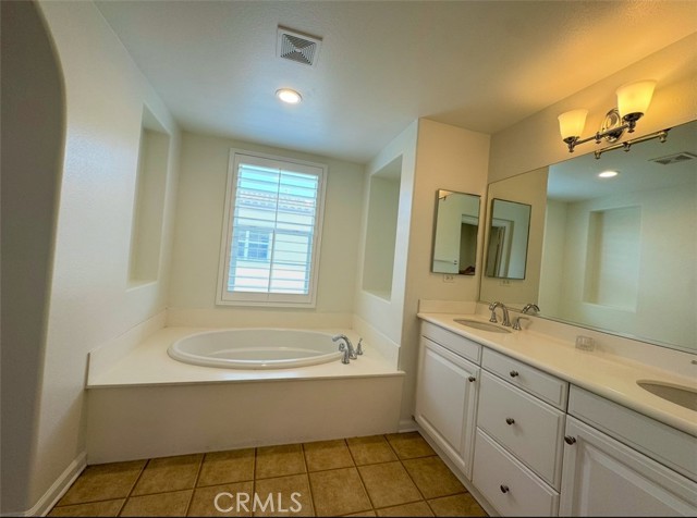 Detail Gallery Image 14 of 16 For 4441 Owens St #102,  Corona,  CA 92883 - 2 Beds | 2/1 Baths
