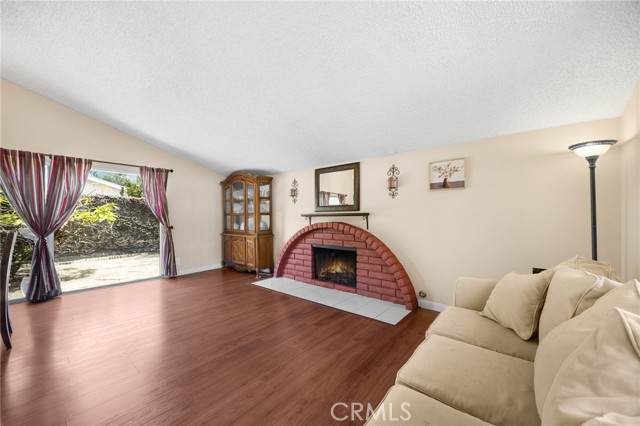 Detail Gallery Image 11 of 36 For 9906 Cedar Ct, Cypress,  CA 90630 - 3 Beds | 2/1 Baths